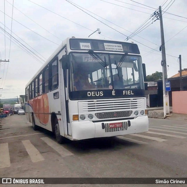 Ônibus Particulares 7607 na cidade de Santa Rita, Paraíba, Brasil, por Simão Cirineu. ID da foto: 12062189.