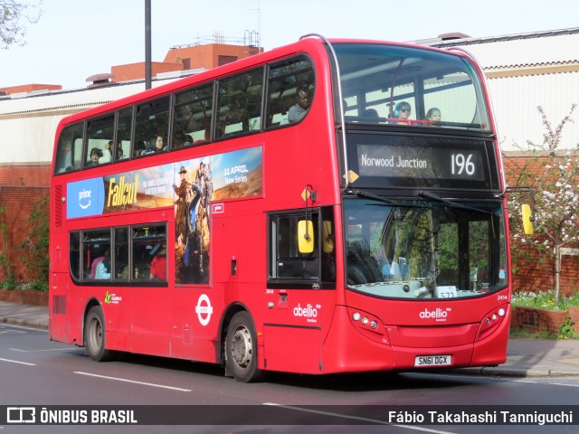 Abellio London Bus Company 2414 na cidade de London, Greater London, Inglaterra, por Fábio Takahashi Tanniguchi. ID da foto: 12062559.