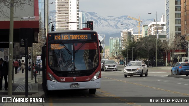 Redbus Urbano SKPL29 na cidade de Las Condes, Santiago, Metropolitana de Santiago, Chile, por Ariel Cruz Pizarro. ID da foto: 12061028.