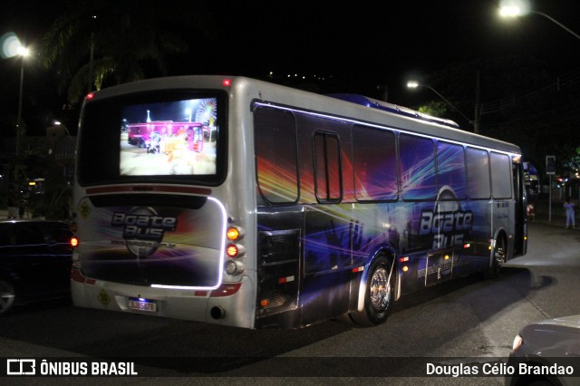 BoateBus Boate Bus Prata na cidade de Belo Horizonte, Minas Gerais, Brasil, por Douglas Célio Brandao. ID da foto: 12063088.