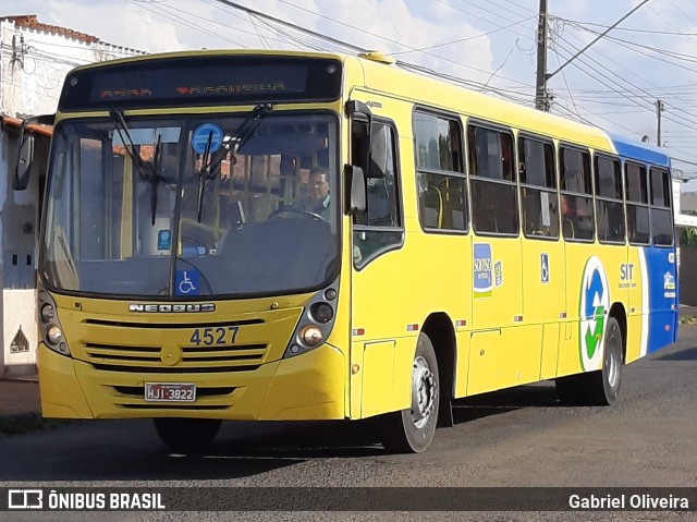 Viação Sorriso de Minas 4527 na cidade de Uberlândia, Minas Gerais, Brasil, por Gabriel Oliveira. ID da foto: 12061787.