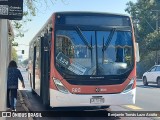 Buses Omega 6034 na cidade de Macul, Santiago, Metropolitana de Santiago, Chile, por Benjamín Tomás Lazo Acuña. ID da foto: :id.