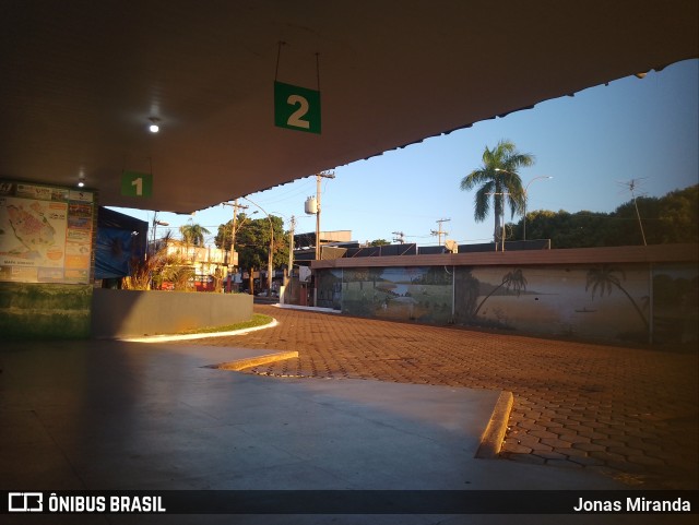 Terminais Rodoviários e Urbanos Quirinópolis - Go na cidade de Quirinópolis, Goiás, Brasil, por Jonas Miranda. ID da foto: 12063503.
