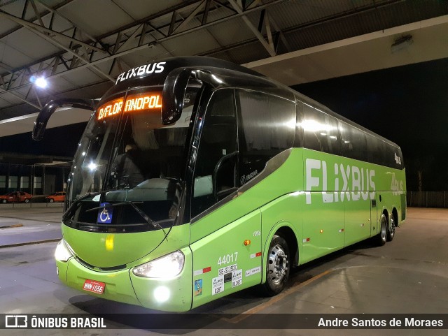FlixBus Transporte e Tecnologia do Brasil 44017 na cidade de Curitiba, Paraná, Brasil, por Andre Santos de Moraes. ID da foto: 12063356.