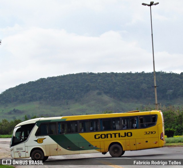 Empresa Gontijo de Transportes 3210 na cidade de João Monlevade, Minas Gerais, Brasil, por Fabrício Rodrigo Telles. ID da foto: 12064523.