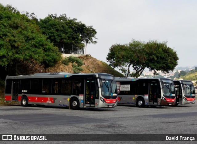 Express Transportes Urbanos Ltda 4 8042 na cidade de São Paulo, São Paulo, Brasil, por David França. ID da foto: 12063904.