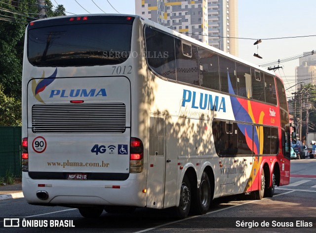 Pluma Conforto e Turismo 7012 na cidade de São Paulo, São Paulo, Brasil, por Sérgio de Sousa Elias. ID da foto: 12065123.