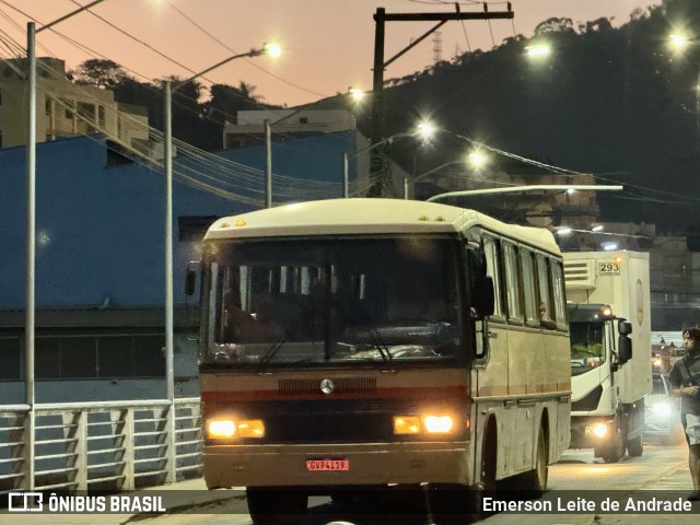 Ônibus Particulares 1000 na cidade de Manhuaçu, Minas Gerais, Brasil, por Emerson Leite de Andrade. ID da foto: 12063459.