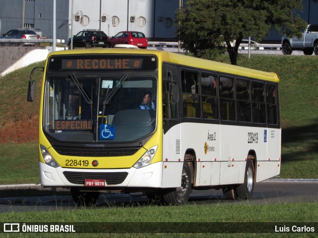 Viação Pioneira 228419 na cidade de Brasília, Distrito Federal, Brasil, por Luis Carlos. ID da foto: 12064295.