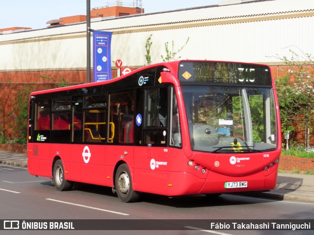 Abellio London Bus Company 1018 na cidade de London, Greater London, Inglaterra, por Fábio Takahashi Tanniguchi. ID da foto: 12064980.