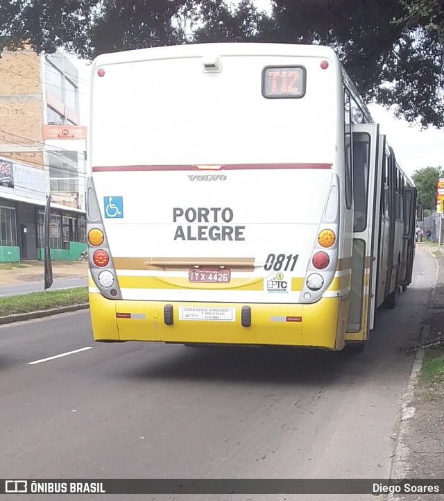 Companhia Carris Porto-Alegrense 0811 na cidade de Porto Alegre, Rio Grande do Sul, Brasil, por Diego Soares. ID da foto: 12063636.