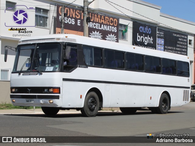 Ônibus Particulares 3811 na cidade de Holambra, São Paulo, Brasil, por Adriano Barbosa. ID da foto: 12085539.