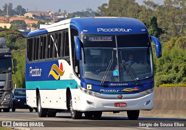 Piccolotur Transportes Turísticos 4801 na cidade de Vinhedo, São Paulo, Brasil, por Sérgio de Sousa Elias. ID da foto: 12086602.