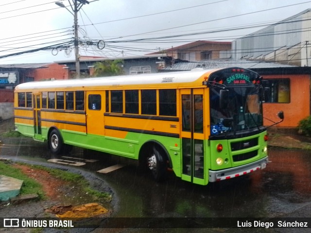 Transportes Rutas 407 y 409 S.A. HB 4708 na cidade de San Rafael, San Rafael, Heredia, Costa Rica, por Luis Diego Sánchez. ID da foto: 12087068.