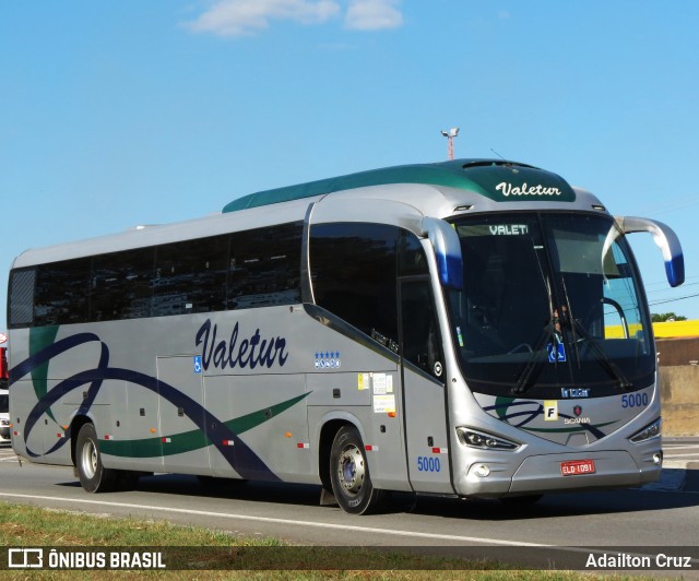 Valetur Transportes Locação e Turismo 5000 na cidade de Guaratinguetá, São Paulo, Brasil, por Adailton Cruz. ID da foto: 12085877.