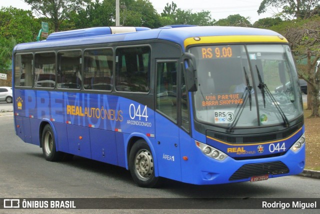 Real Auto Ônibus 044 na cidade de Rio de Janeiro, Rio de Janeiro, Brasil, por Rodrigo Miguel. ID da foto: 12087775.