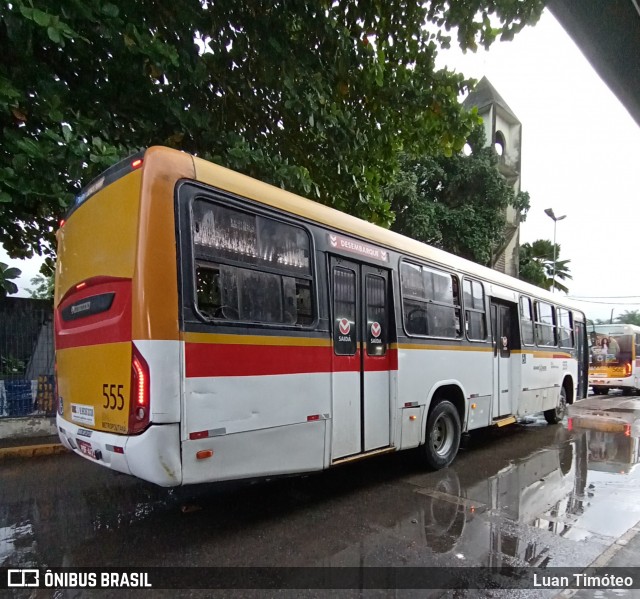 Empresa Metropolitana 555 na cidade de Jaboatão dos Guararapes, Pernambuco, Brasil, por Luan Timóteo. ID da foto: 12088036.