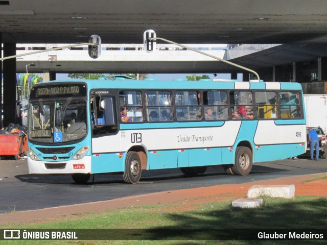 UTB - União Transporte Brasília 4590 na cidade de Brasília, Distrito Federal, Brasil, por Glauber Medeiros. ID da foto: 12087588.