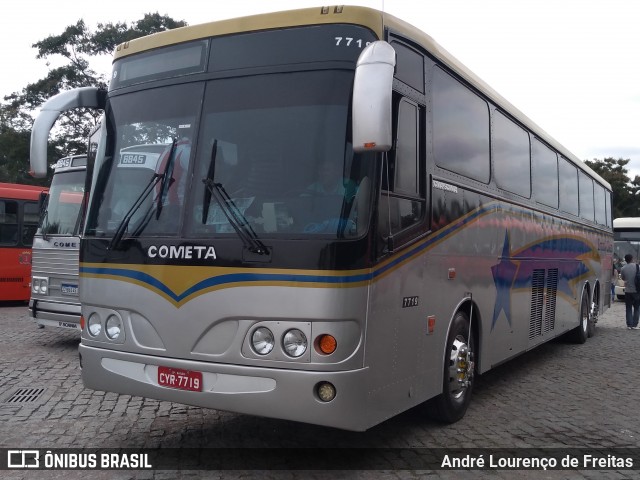 Ônibus Particulares 7719 na cidade de Curitiba, Paraná, Brasil, por André Lourenço de Freitas. ID da foto: 12088405.