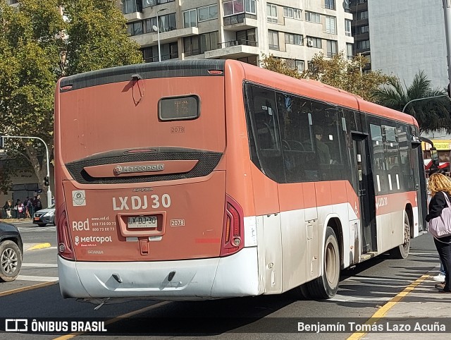Buses Alfa S.A. 2078 na cidade de Providencia, Santiago, Metropolitana de Santiago, Chile, por Benjamín Tomás Lazo Acuña. ID da foto: 12088237.