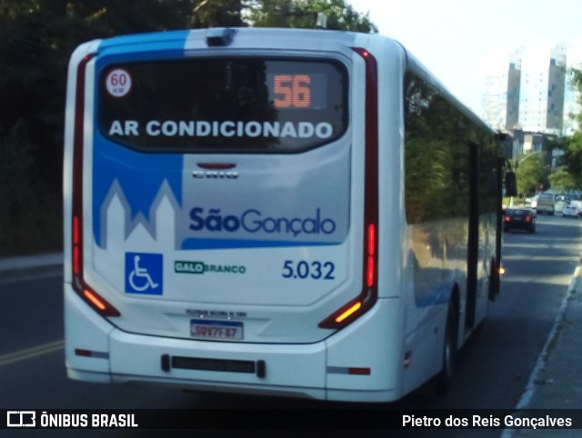 Viação Galo Branco 5.032 na cidade de São Gonçalo, Rio de Janeiro, Brasil, por Pietro dos Reis Gonçalves . ID da foto: 12087198.