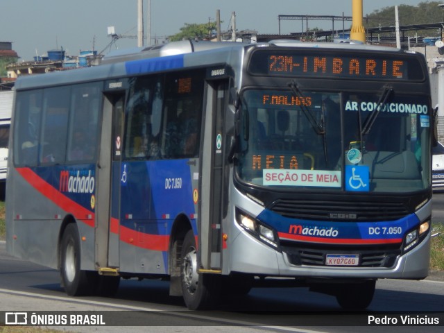 Transportes Machado DC 7.050 na cidade de Duque de Caxias, Rio de Janeiro, Brasil, por Pedro Vinicius. ID da foto: 12087370.