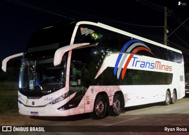Auto Viação TransMinas 2033 na cidade de Macaé, Rio de Janeiro, Brasil, por Ryan Rosa. ID da foto: 12089074.