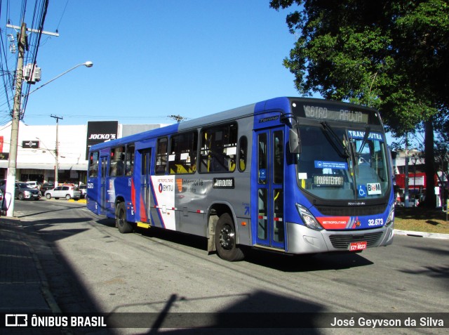 Viação Transdutra 32.673 na cidade de Arujá, São Paulo, Brasil, por José Geyvson da Silva. ID da foto: 12090495.