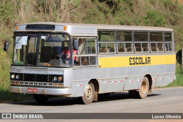 Escolares 2162 na cidade de Urucânia, Minas Gerais, Brasil, por Lucas Oliveira. ID da foto: 12090748.