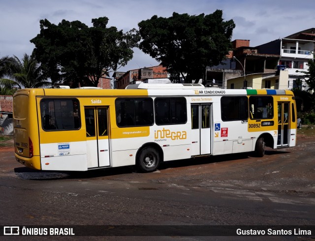 Plataforma Transportes 30892 na cidade de Salvador, Bahia, Brasil, por Gustavo Santos Lima. ID da foto: 12093113.