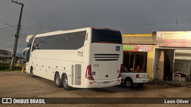 Ônibus Particulares 7712 na cidade de Agrestina, Pernambuco, Brasil, por Leon Oliver. ID da foto: 12091839.