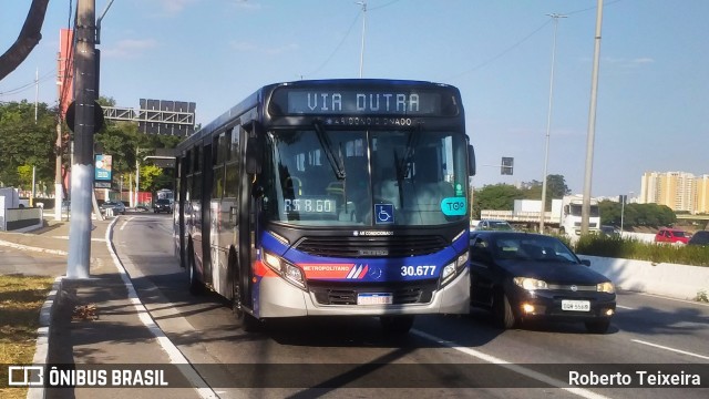 Empresa de Ônibus Vila Galvão 30.677 na cidade de São Paulo, São Paulo, Brasil, por Roberto Teixeira. ID da foto: 12092895.
