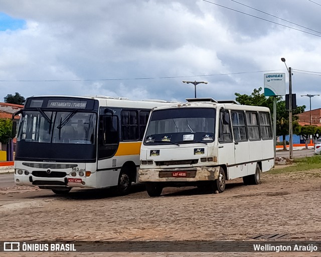Ônibus Particulares 4635 na cidade de Aracoiaba, Ceará, Brasil, por Wellington Araújo. ID da foto: 12092944.