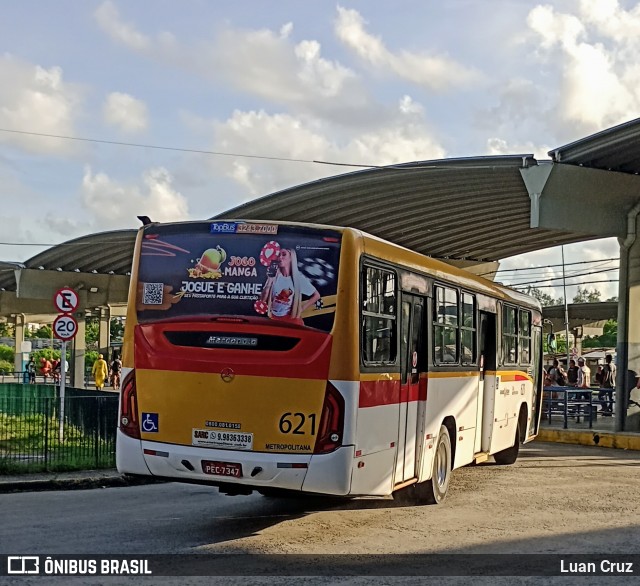 Empresa Metropolitana 621 na cidade de Recife, Pernambuco, Brasil, por Luan Cruz. ID da foto: 12092585.