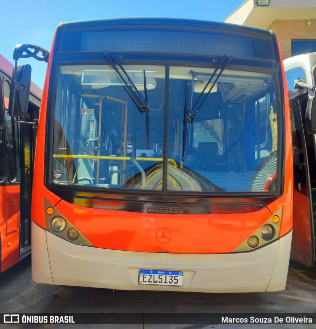 Ônibus Particulares 8 1038 na cidade de Osasco, São Paulo, Brasil, por Marcos Souza De Oliveira. ID da foto: 12093666.
