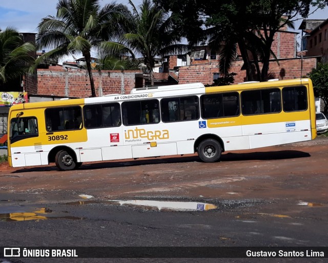 Plataforma Transportes 30892 na cidade de Salvador, Bahia, Brasil, por Gustavo Santos Lima. ID da foto: 12093140.