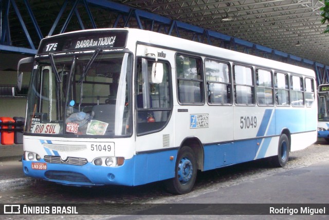 Transportes Amigos Unidos 51049 na cidade de Rio de Janeiro, Rio de Janeiro, Brasil, por Rodrigo Miguel. ID da foto: 12093068.