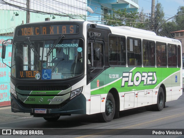 Transportes Flores RJ 128.380 na cidade de Duque de Caxias, Rio de Janeiro, Brasil, por Pedro Vinicius. ID da foto: 12093003.