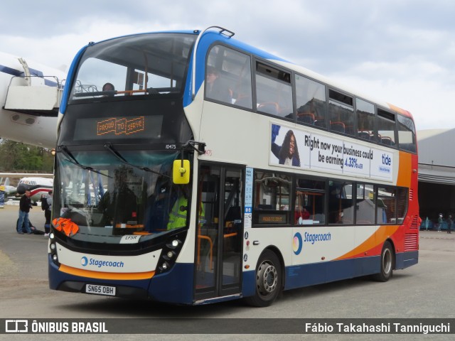 Stagecoach 10475 na cidade de Weybridge, Surrey, Inglaterra, por Fábio Takahashi Tanniguchi. ID da foto: 12093559.