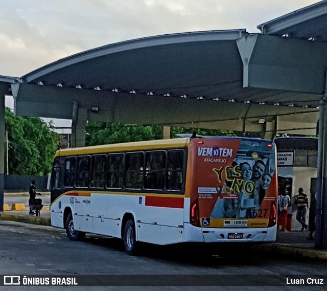 Empresa Metropolitana 627 na cidade de Recife, Pernambuco, Brasil, por Luan Cruz. ID da foto: 12093521.