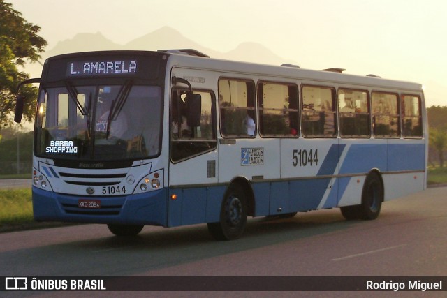 Transportes Amigos Unidos 51044 na cidade de Rio de Janeiro, Rio de Janeiro, Brasil, por Rodrigo Miguel. ID da foto: 12093067.