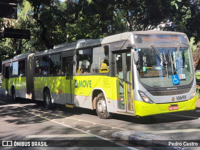 SM Transportes 10698 na cidade de Belo Horizonte, Minas Gerais, Brasil, por Pedro Castro. ID da foto: 12095368.