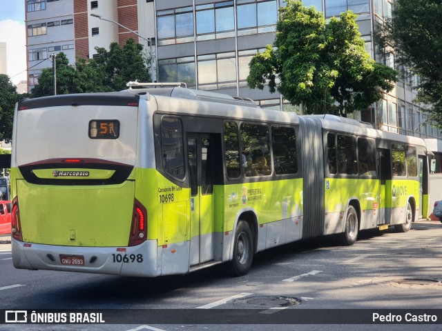 SM Transportes 10698 na cidade de Belo Horizonte, Minas Gerais, Brasil, por Pedro Castro. ID da foto: 12095375.