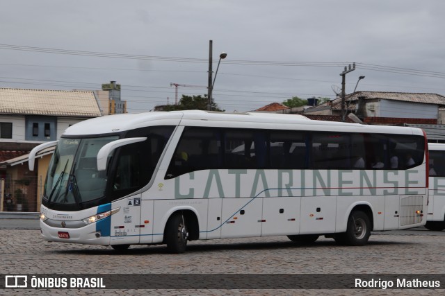 Auto Viação Catarinense 3351 na cidade de Balneário Camboriú, Santa Catarina, Brasil, por Rodrigo Matheus. ID da foto: 12097455.