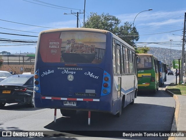 Buses Litoral Central BRYV87 na cidade de San Antonio, San Antonio, Valparaíso, Chile, por Benjamín Tomás Lazo Acuña. ID da foto: 12096948.
