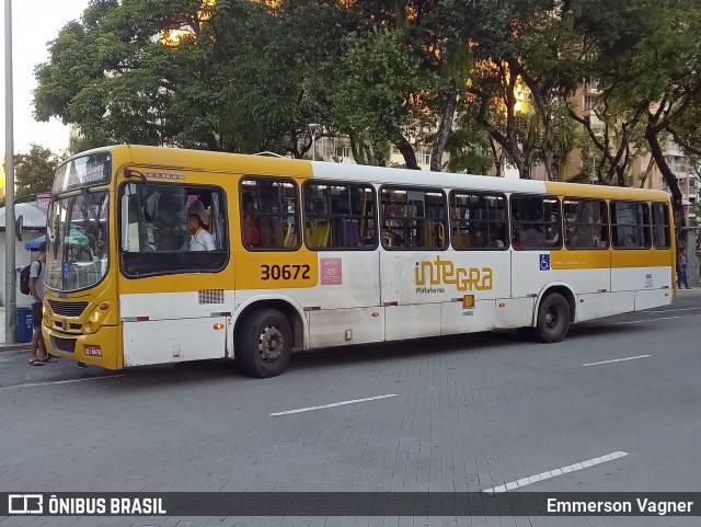 Plataforma Transportes 30672 na cidade de Salvador, Bahia, Brasil, por Emmerson Vagner. ID da foto: 12099875.