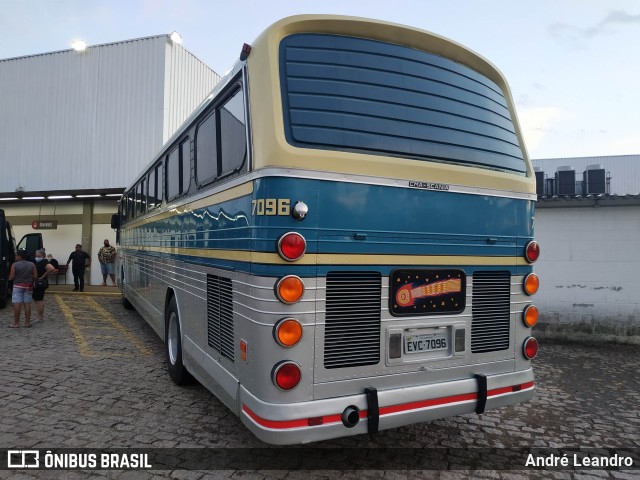 Ônibus Particulares 7096 na cidade de Caieiras, São Paulo, Brasil, por André Leandro. ID da foto: 12099672.