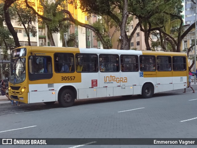 Plataforma Transportes 30557 na cidade de Salvador, Bahia, Brasil, por Emmerson Vagner. ID da foto: 12099872.