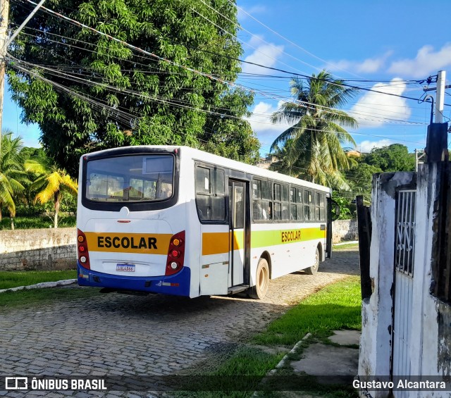 Escolares 4D66 na cidade de Itaparica, Bahia, Brasil, por Gustavo Alcantara. ID da foto: 12104811.