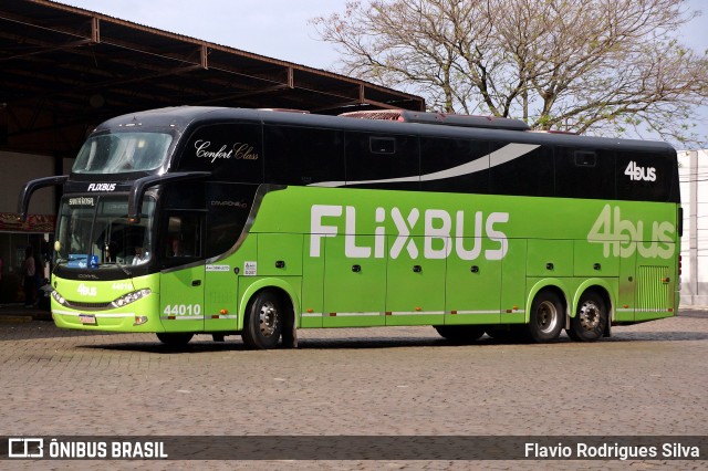 FlixBus Transporte e Tecnologia do Brasil 44010 na cidade de Carazinho, Rio Grande do Sul, Brasil, por Flavio Rodrigues Silva. ID da foto: 12067378.